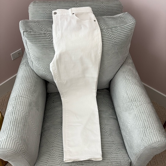 Talbots High Waist Straight Leg White 5 Pocket Jeans. Made w/2% Spandex. Size 16 - Picture 1 of 11
